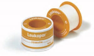CEROTTO ADESIVO IPOALLERGENICO LEUKOPOR. SUPPORTO: TESSUTO NON TESSUTO BIANCO DI POLIESTERE E VISCOSA ADESIVO POLIACRILICO SENZA RESINE E GOMME NATURALI. 2,5X500CM MUTUABILE - Fontenova srl