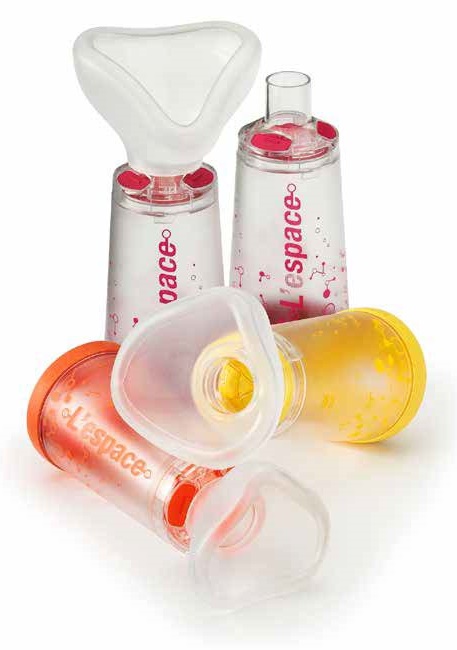CAMERA DISTANZIATRICE PER EROGATORI SPRAY PREDOSATI L'ESPACE 220ML PER NEONATI SPAZIO MORTO 34ML CON MASCHERA VALVOLA INSPIRAZIONE 2 VALVOLE ESPIRAZIONE CODICE COLORE ARANCIO - Fontenova srl