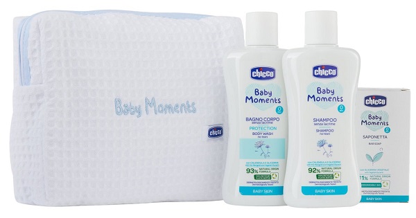 CHICCO BABY MOMENTS BEAUTY BAG ZIP AZZURRO BAGNOSCHIUMA PELLI DELICATE 200 ML + SHAMPOO PELLI DELICATE 200 ML + SAPONE SOLITO PELLI DELICATE 100 G - Fontenova srl