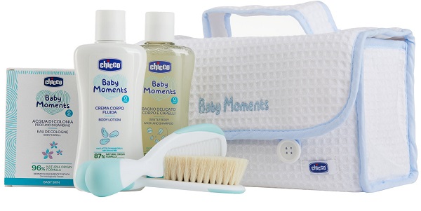 CHICCO BABY MOMENTS BEAUTY MANIGLIA AZZURRO BAGNO DELICATO CORPO-CAPELLI PELLI DELICATE 200 ML + CREMA CORPO PELLI DELICATE 200ML + ACQUA DI COLONIA BABY SMELL PELLI DELICATE 100ML - Fontenova srl